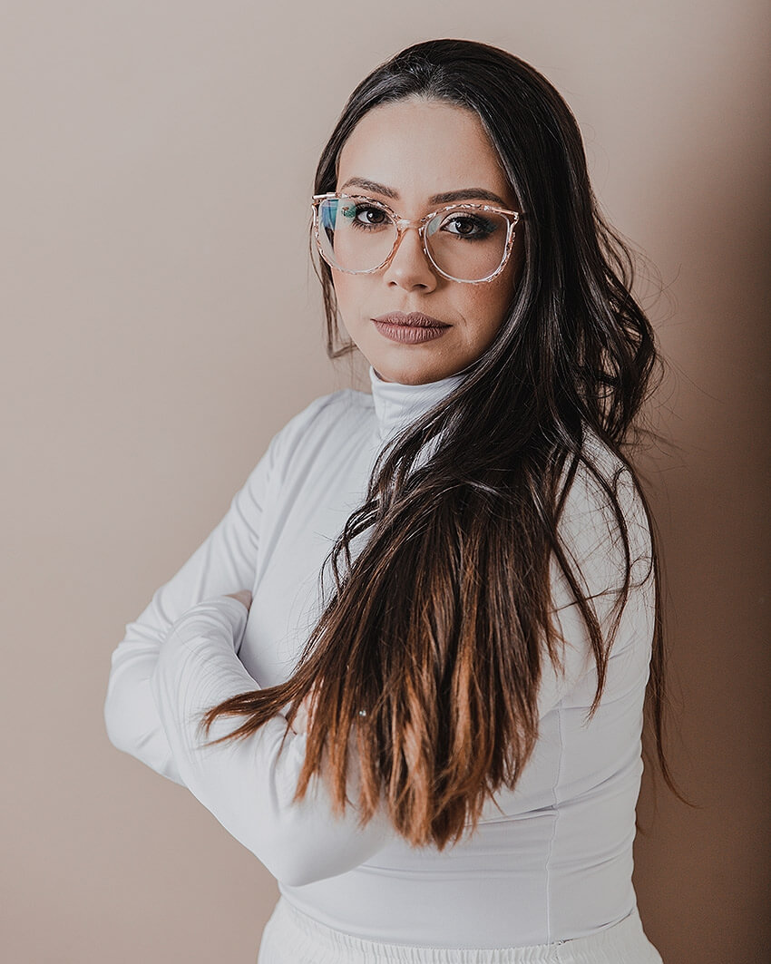 Yasmin Modesto de Souza Olá eu sou Yasmin, psicóloga formada em 2018 e especista desde 2022 em Psicoterapia de Formação Psicanalítica. Tenho 26 anos de idade e desde que comecei a atuar na área tenho trabalhado com adultos, adolescentes e crianças que buscam uma maior compreensão sobre si mesmos e suas relações. Acredito que cada indivíduo é único e, portanto, ofereço um tratamento personalizado para cada um de meus pacientes, que pode ser presencial ou online.
Meu objetivo é ajudá-los a enfrentar seus desafios, compreender seus sentimentos e desenvolver habilidades para lidar com os conflitos de maneira saudável. Acredito que a psicanálise é uma ferramenta poderosa para o autoconhecimento e estou sempre me atualizando para oferecer o melhor atendimento aos meus pacientes.
Entre em contato para agendar uma consulta e juntos trabalharmos em prol de uma vida mais saudável e feliz.
Yasmin Modesto de Souza